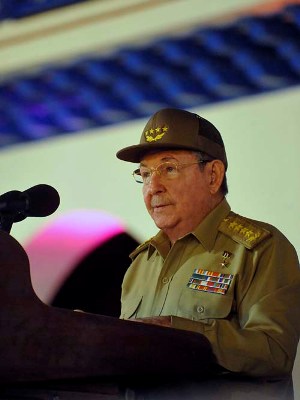 Reitera Raúl compromiso de la Revolución con el pueblo cubano
